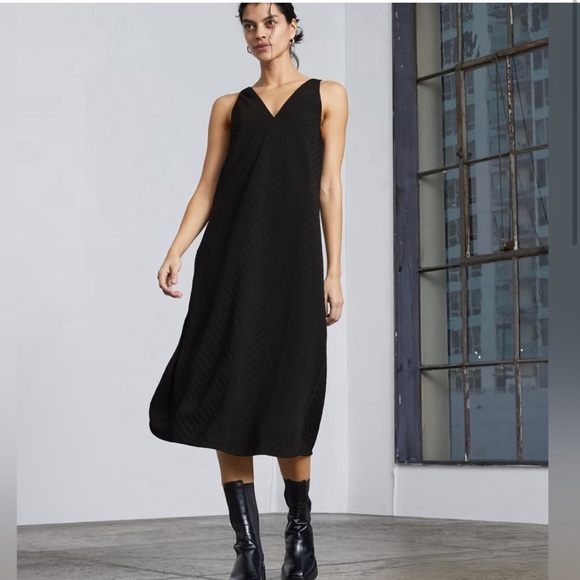Everlane Dresses & Skirts - Everlane Midi Dress
